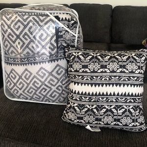 AZALEA SKYE queen comforter set w shams and pillow